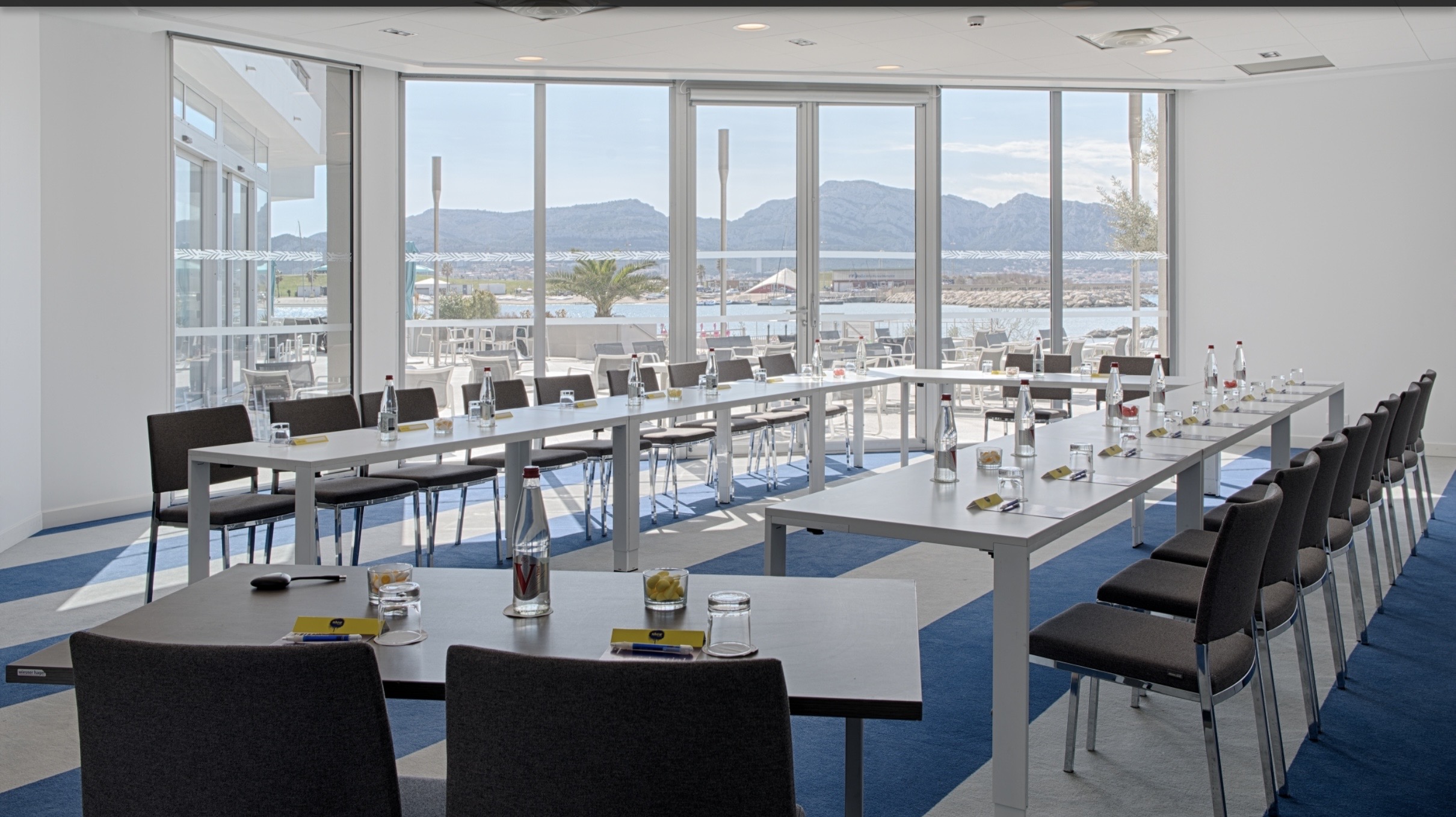 Riviera Lounge 1