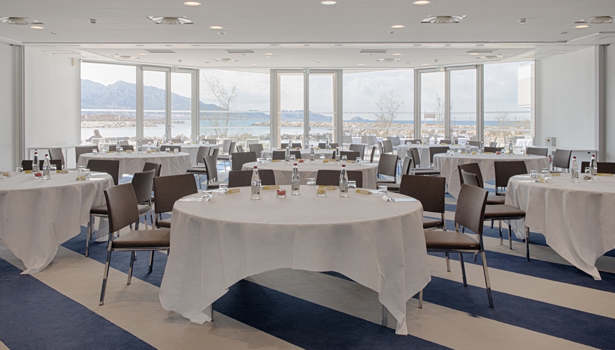 Riviera Lounge 2